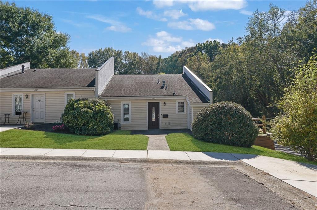 237 Goshen Ln., Woodstock, GA 30188