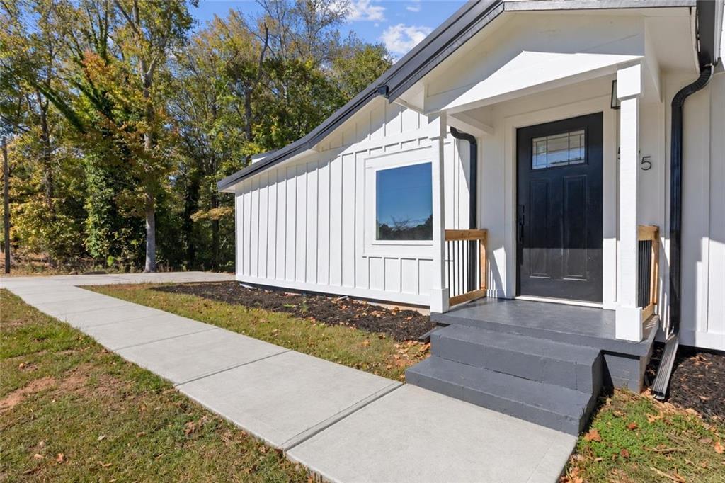 575 Laurelwood Dr., Tyrone, GA 30290
