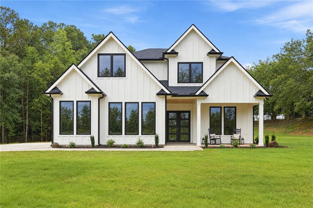2466 Meredith Dr., Loganville, GA 30052
