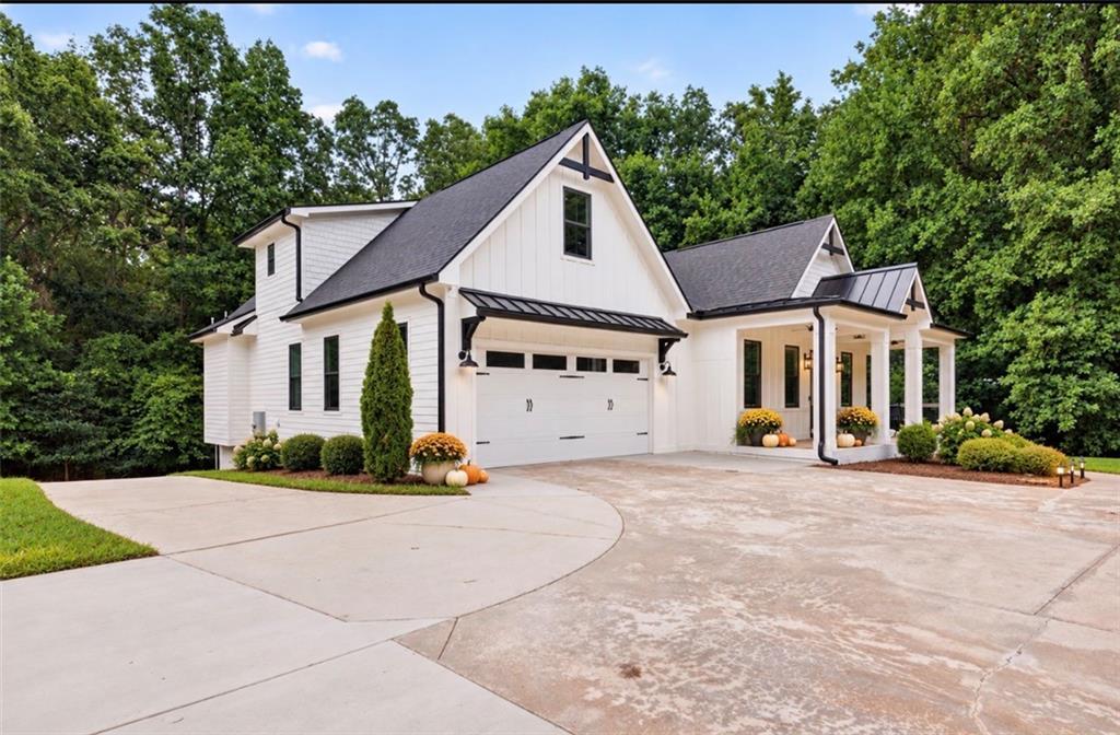 6052 Oak Hill Dr., Flowery Branch, GA 30542