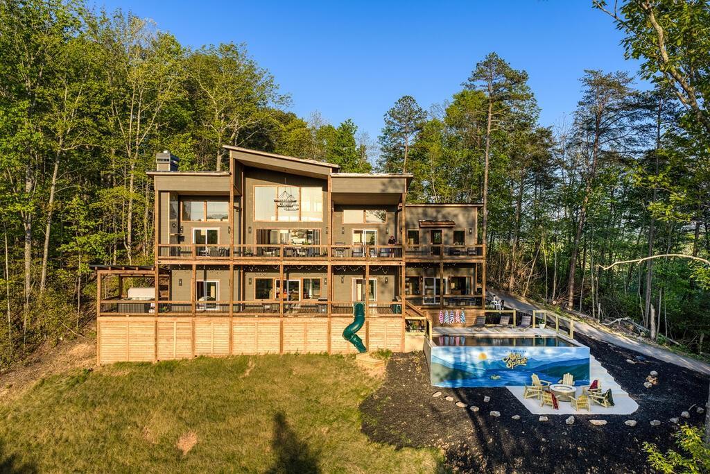 356 Mountain Ridge Dr., Blue Ridge, GA 30513