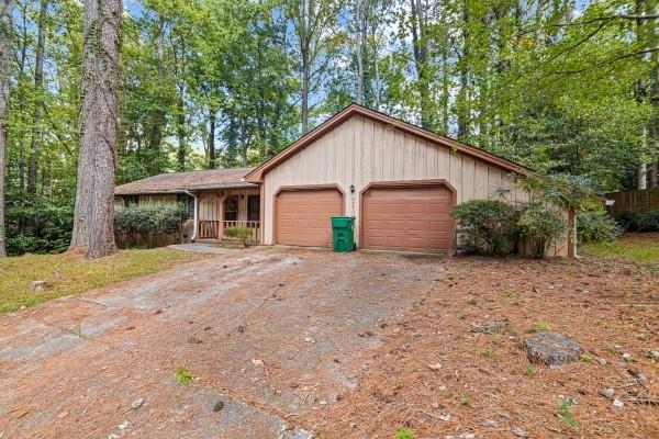 995 Willow Run Run, Stone Mountain, GA 30088
