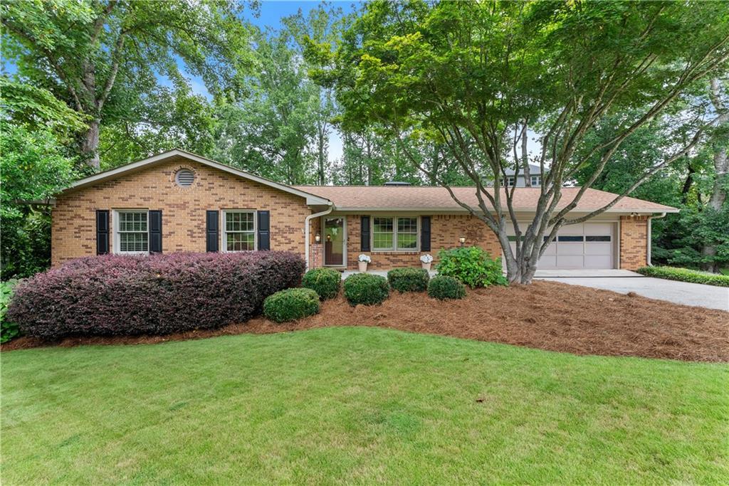 290 Cochran Dr., Gainesville, GA 30506