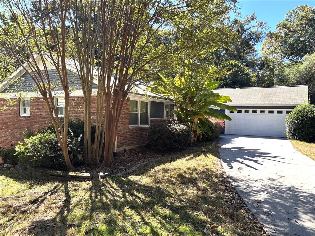 345 Ridgeview Tr., Sandy Springs, GA 30328