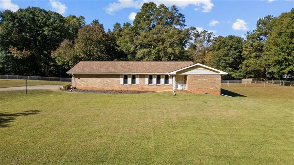 4096 Hickory Nut Dr., Douglasville, GA 30135