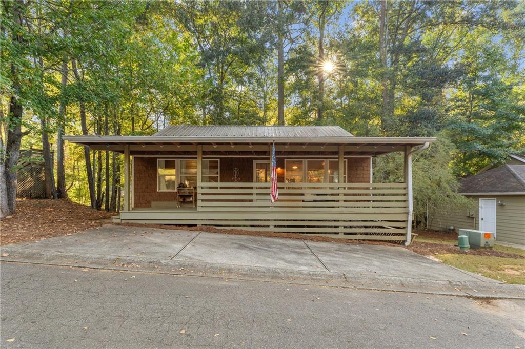 272 Lakeside Dr., Waleska, GA 30183