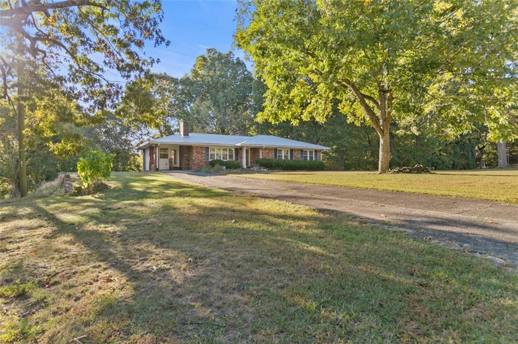 715 Old Vandiver Rd., Canton, GA 30114