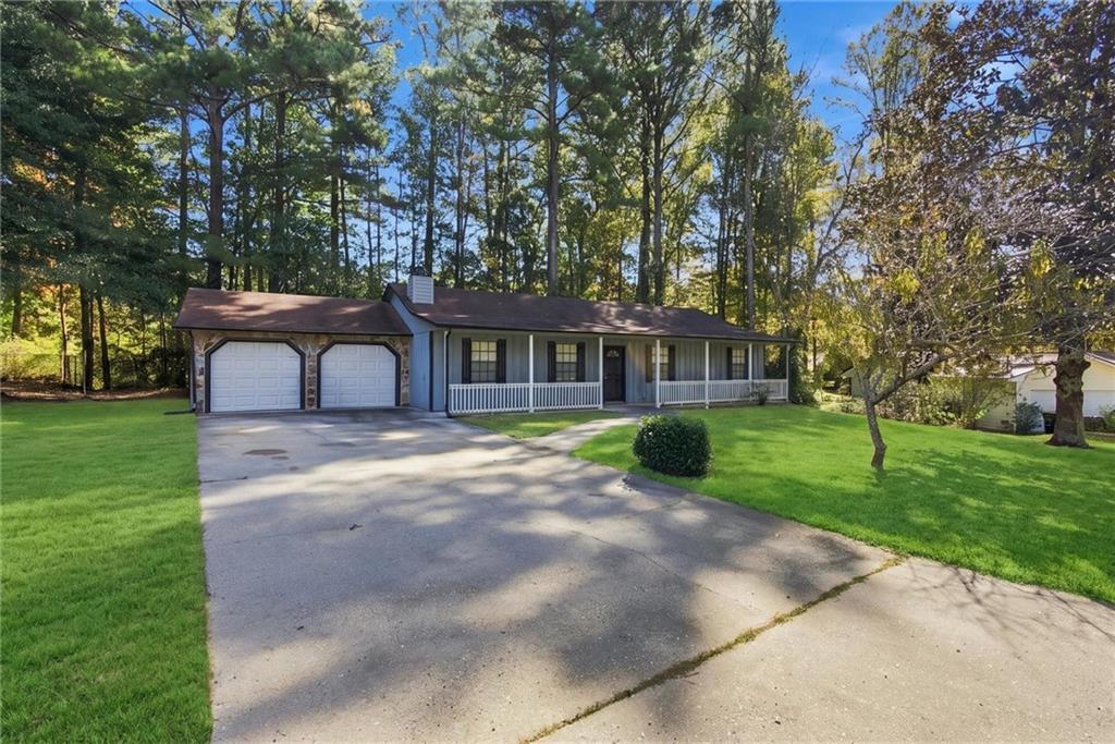 627 Blue Flag Ln., Fairburn, GA 30213