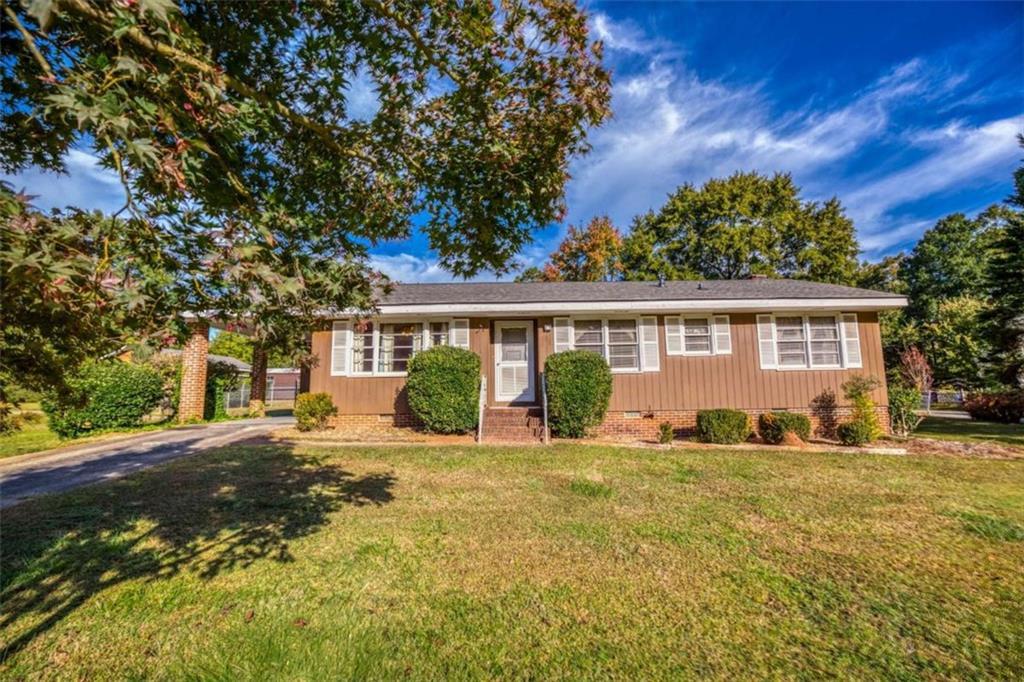 1525 Woodacres Rd., Monroe, GA 30655