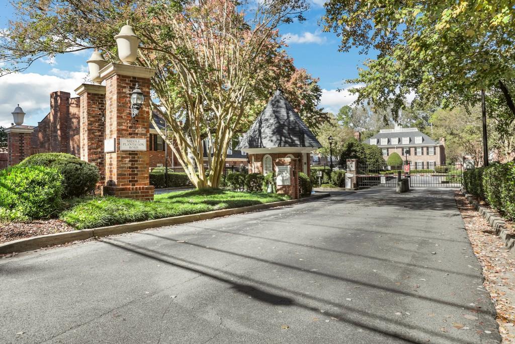 6 Queen Anne Pl., Atlanta, GA 30318