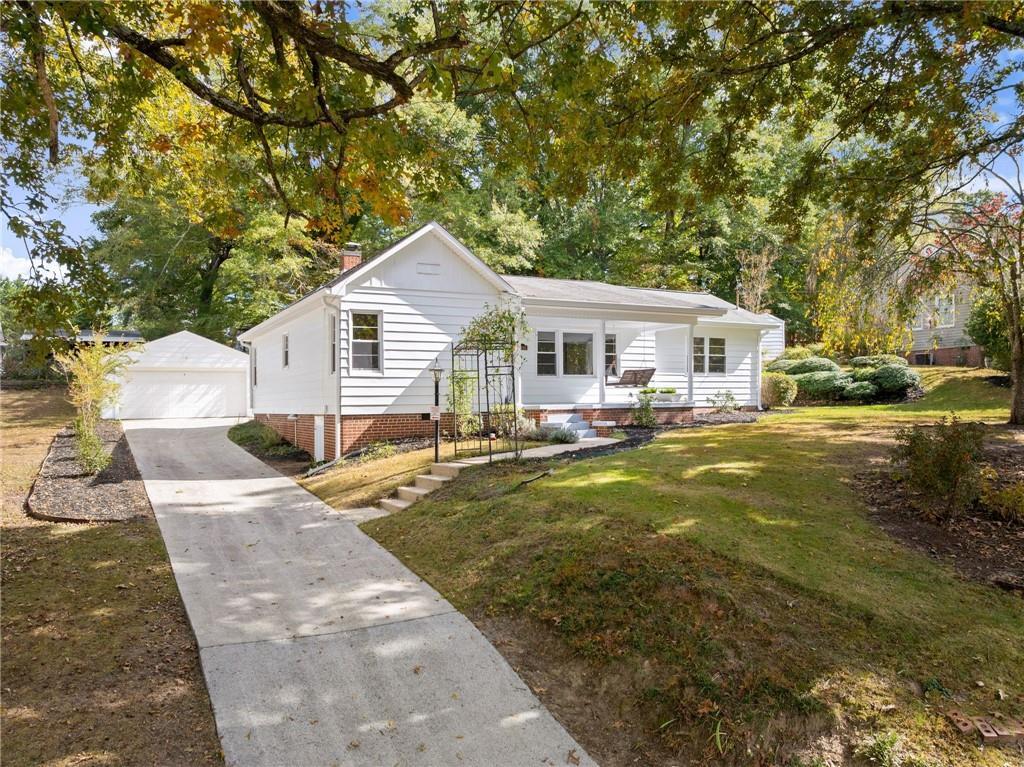 1346 Longview Dr., Gainesville, GA 30501