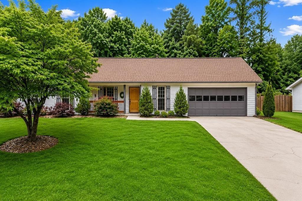330 Monivea Ln., Roswell, GA 30075