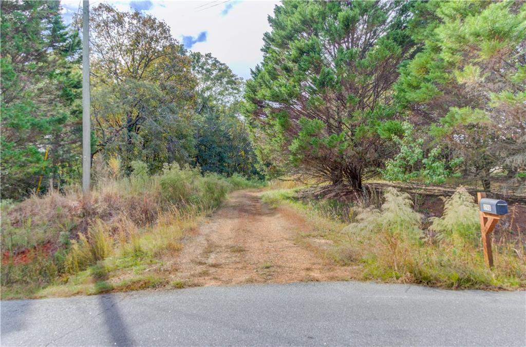 298 Rouse Rd., Hoschton, GA 30548