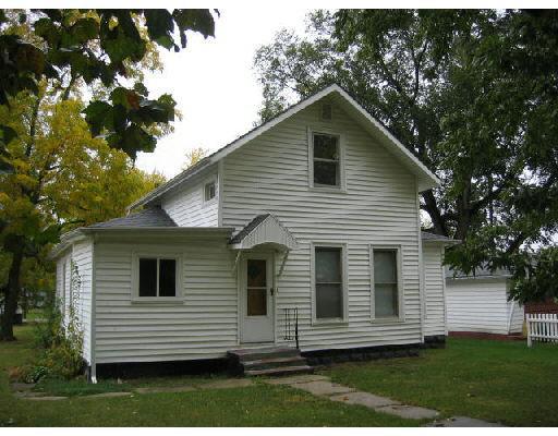 210 N Hickory Street, Wenona, IL 61377