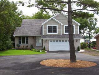 1817 Grand Av, Lindenhurst, IL 60046