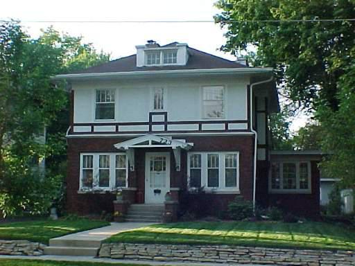 723 Garfield Ave., Aurora, IL 60506