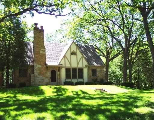 444 Roslyn Rd, East Dundee, IL 60118