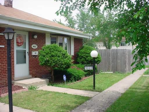9022 Emerson St., Des Plaines, IL 60016