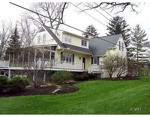 301 Devonshire Rd., Tower Lakes, IL 60010