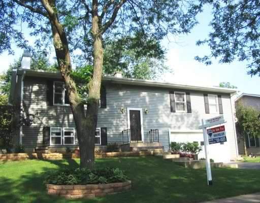 28 Boxwood Ln, Cary, IL 60013