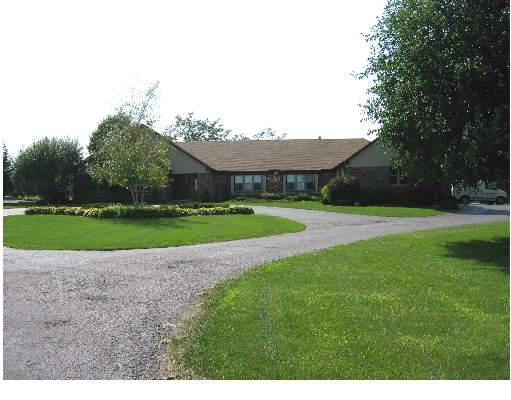 29356 S State Line Rd, Beecher, IL 60401