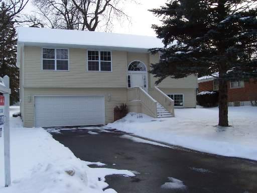 2005 W Oakleaf Dr., Mchenry, IL 60050