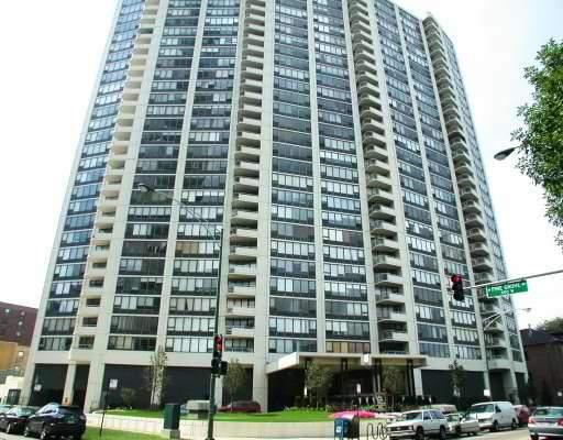 3930 N Pine Grove #906, Chicago, IL 60613