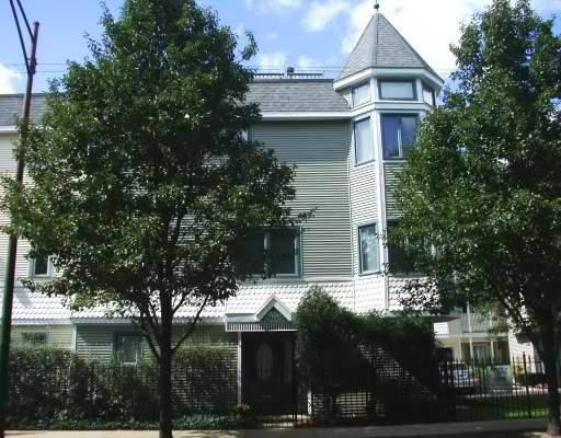 3310 N Racine Ave., Chicago, IL 60657