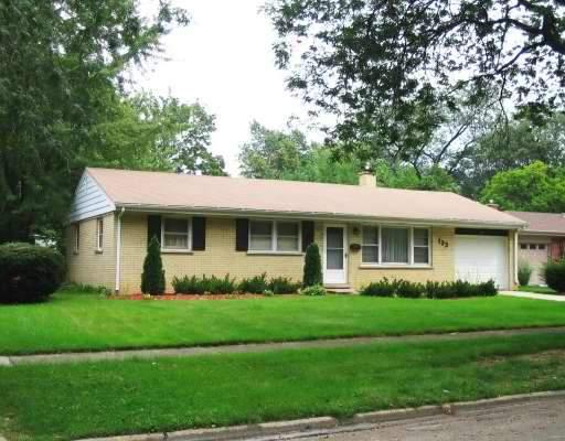 133 S Bobby Ln, Mount Prospect, IL 60056