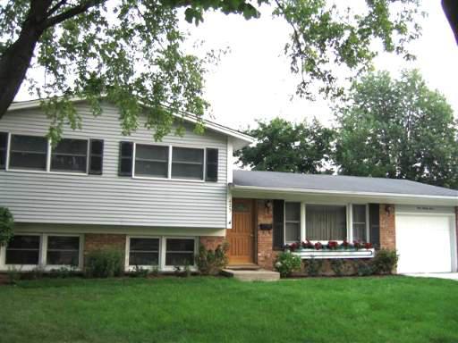 423 W Burning Tree Ln, Arlington Heights, IL 60004