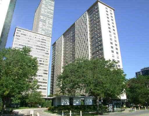 3950 N Lake Shore Dr #823, Chicago, IL 60613