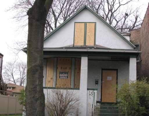 8228 S Clyde, Chicago, IL 60617