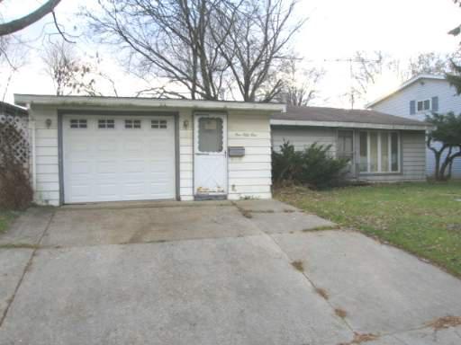 151 Sioux Ave., Carpentersville, IL 60110