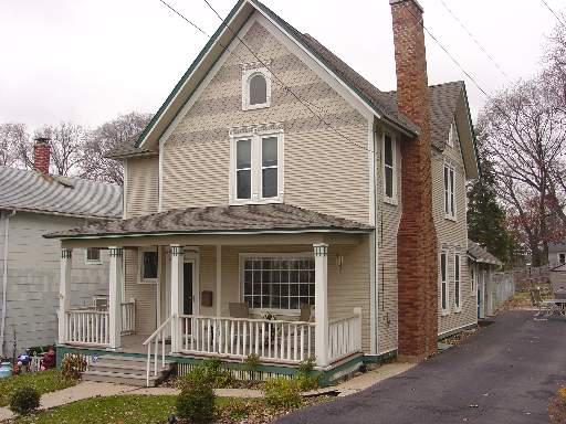 411 Hill St., East Dundee, IL 60118