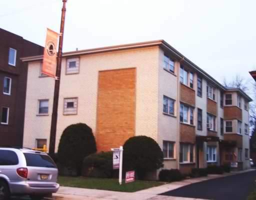 5832 W Lawrence Ave. #2C, Chicago, IL 60630