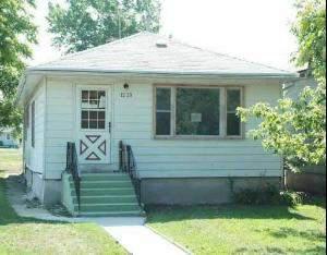 1239 Greenfield Ave., Waukegan, IL 60085