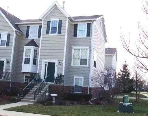 2447 Courtyard Cir. #1, Aurora, IL 60506