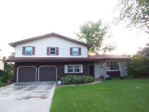 390 Northgate Rd., Lindenhurst, IL 60046