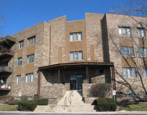 7100 W 95th St. #303, Oak Lawn, IL 60453