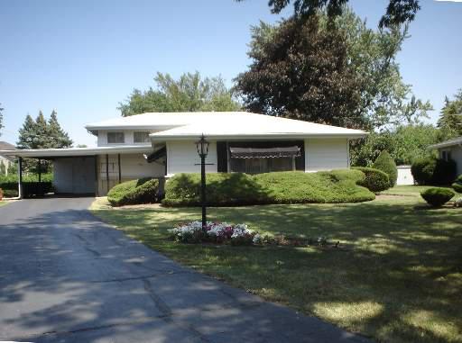 1333 Huber Ln., Glenview, IL 60025