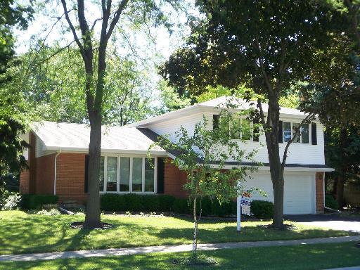 1015 Sherwood Dr., Wheeling, IL 60090