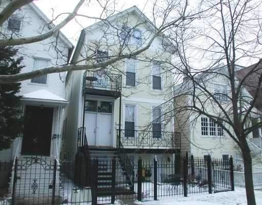 825 W George St., Chicago, IL 60657