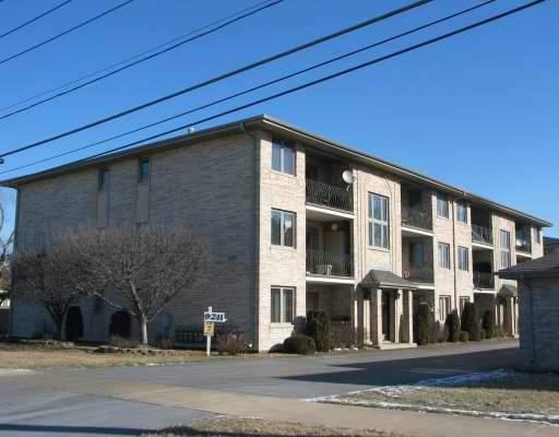 9211 S Roberts Rd. #2C, Hickory Hills, IL 60457