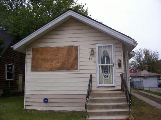 911 Field St., Hammond, IL 46320