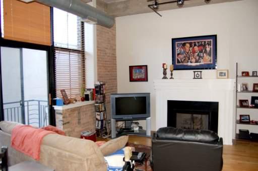 817 W Washington #202, Chicago, IL 60607