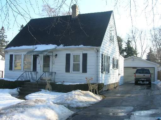 2617 Oakland Ave., Waukegan, IL 60085