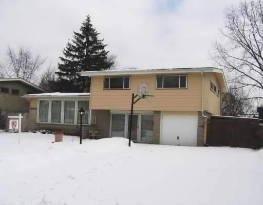 521 Michael Manor, Glenview, IL 60025