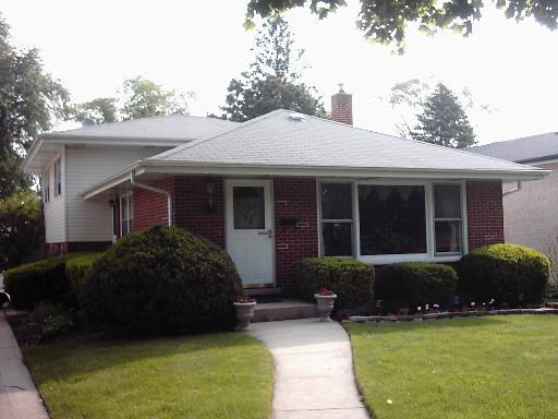 451 W Avery St., Elmhurst, IL 60126