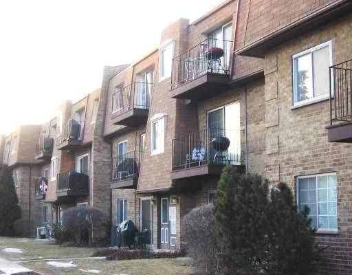 9434 Bay Colony Dr. #3W, Des Plaines, IL 60016