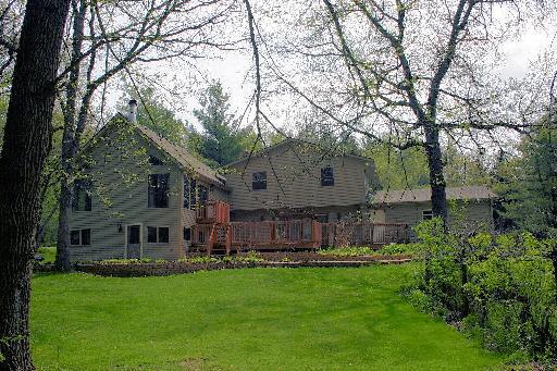48 Porter Oaks Dr., Roscoe, IL 61073